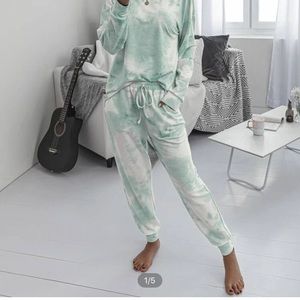 SHEIN Long Sleeve Tee and Sweats Set